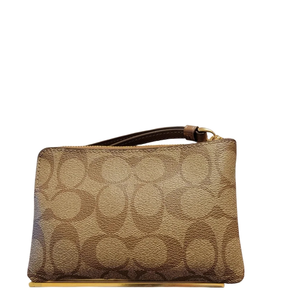 COACH WRISTLET - NWOT/Dust Bag Included - Picture 2 of 5
